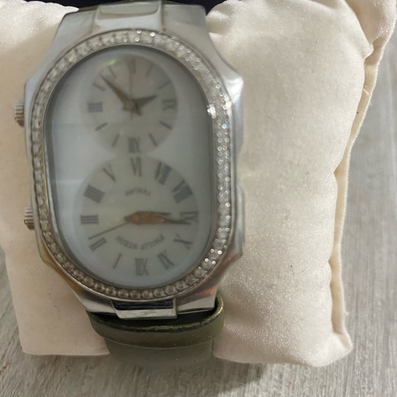 Authentic Philip Stein Teslar Watch with diamond and mother of pearl  face - Picture 3 of 7